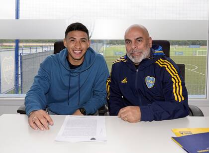 En marzo de este año, el volante firmó un nuevo contrato con Boca es hasta diciembre de 2028