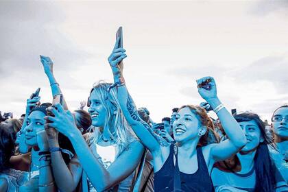 Las personas que hayan asistido por lo menos a cinco ediciones del Lollapalooza Argentina, podrán sacar el abono Lolla FAM