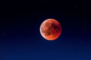 La fecha del eclipse total que teñirá el cielo de rojo antes del amanecer