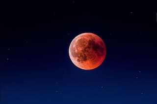 La fecha del eclipse total que teñirá el cielo de rojo antes del amanecer