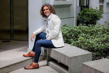 En marzo, Mariano Martínez estrenará la película Humo bajo el agua, donde comparte el protagónico con Rodrigo Guirao Díaz