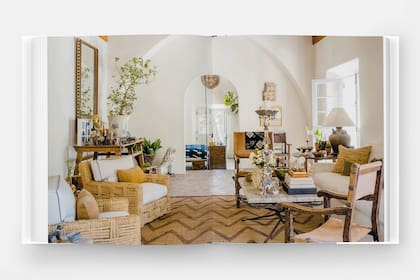En más de 200 fotos, un nuevo libro desglosa el 'estilo Montecito', una combinación única de arquitectura y decoración de interiores