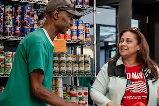 Dónde entregan comida gratis durante la semana del 23 al 28 de febrero de 2026