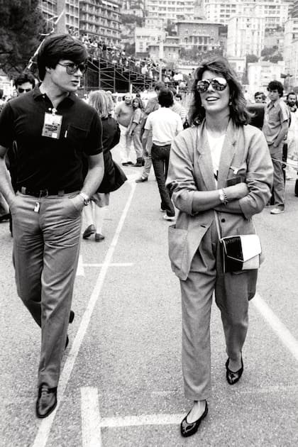 En mayo de 1983, con Robertino Rossellini, hijo de Ingrid Bergman y Roberto Rossellini, viendo la Fórmula 1. Eran íntimos amigos, aunque siempre se aseguró que convivieron como pareja