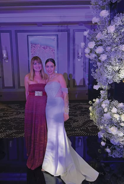 En mayo pasado, Gabriela acompañó a su hija Zahira en el día de su boda con el arquitecto de origen iraquí Husain Roomi.  