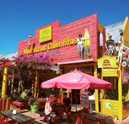 En Medialunas Calentitas, la docena se vende a US$ 17,50