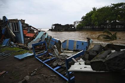 Solo en El Salvador murieron 15 personas, y equipos de rescate buscan a siete desaparecidos, mientras que la tormenta dejó dos muertos en Guatemala y uno en Honduras