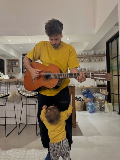 En medio de la polémica, la pareja decidió hacer una escapada la playa para desconectar (Foto: Instagram @candelivetrano)