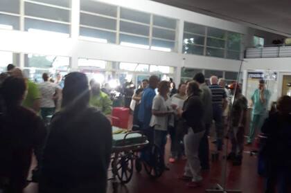 Operativo de emergencia para derivar a los pacientes internados