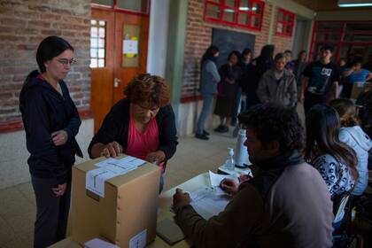 En la elección de Neuquén, el gobernador Omar Gutiérrez busca revalidar su hegemonía en la provincia