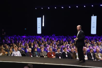 En medio de un auditorio repleto, el presidente de CREA brindó su discurso