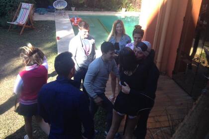 En medio de un clima de alegría, Francisco fue recibido por sus compañeros de convivencia