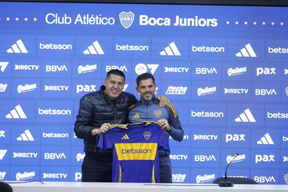 En medio de un irregular comienzo de año, el presidente respaldó a Fernando Gago como director técnico del club