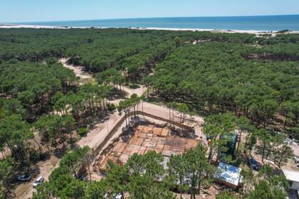 En medio del bosque en Pinamar Norte se cosntruye Nativa, un complejo de edificios pensado para el alquiler temporario y la renta permanente
