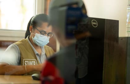 En medio del endurecimiento migratorio de Donald Trump, Honduras ofrece asistencia económica a quienes regresan, mientras miles de migrantes sin papeles permanecen en Estados Unidos ante un futuro incierto