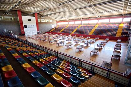 En Mendoza ya preparan centros de aislamiento. El municipio de Las Heras colocó 52 camas del albergue del polidertivo Vicente Polimeni
