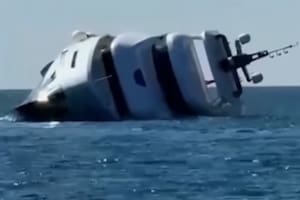En menos de 15 minutos, el yate se hundió (Foto: Captura Instagram @cosasperu)