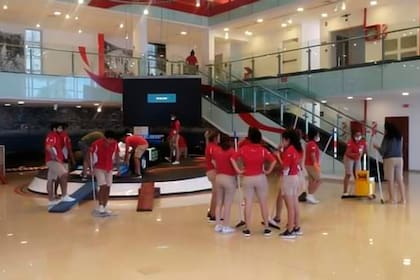 En menos de 24 después del incendio, el personal del Museo del Automóvil dejó todo en condiciones.