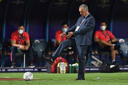 En menos de un año al frente de la selección de Ecuador, Gustavo Alfaro viajó de los elogios a las críticas; el rafaelino volverá a medirse con la Argentina, rival con el que debutó con una derrota en la Bombonera en las eliminatorias para el Mundial de Qatar 2022