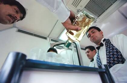 En México ha vuelto a ponerse en funcionamiento un tren en el cual se puede aprender sobre los orígenes del tequila, mientras se degusta