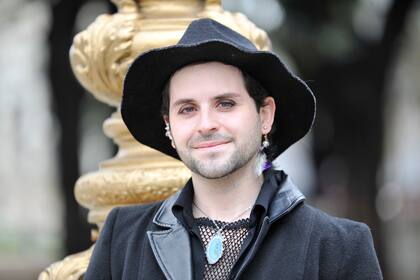 “En mi adolescencia, intenté ser un varón con todas mis fuerzas para encajar, ¿quién no lo intenta? Eso me hizo mucho daño”, cuenta Mérida