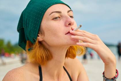 En Miami podría prohibirse fumar en las playas