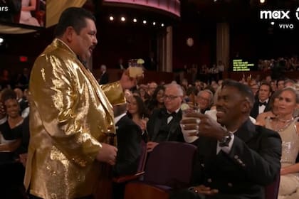 En mitad de la noche, los famosos brindaron en honor a la 96 entrega de los Premios Oscar 2024