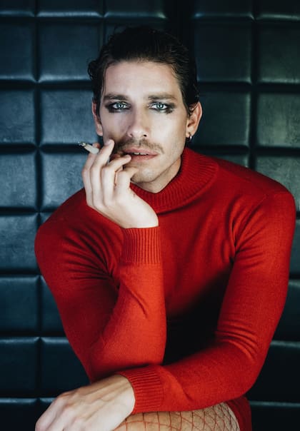 En mitad de tanto fuego cuenta la historia de Patroclo, “el más amado por Aquiles”. "Esta es la historia de la carne que, antes de morir, amó", dice la sinopsis de la obra protagonizada por Victorio D’Alessandro
Foto: gentileza prensa Marisol Cambre