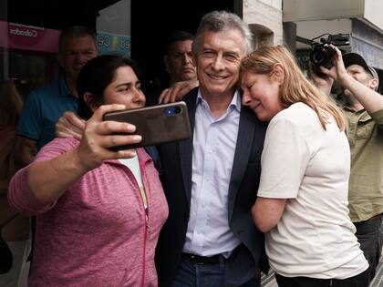 En modo campaña, Macri recorrió la peatonal de Paraná
