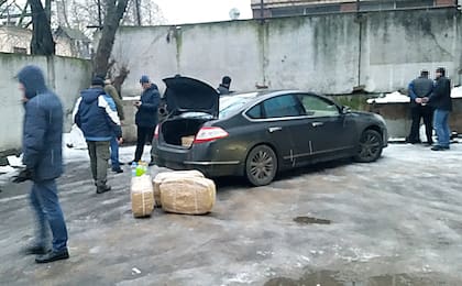 En Moscú, dos hombres que fueron a buscar la droga terminaron detenidos. Luego fueron identificados como Vladímir Kalmikov e Ishtimir Judzhámov