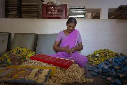 En muchas zonas, como Tamil Nadu, en el sur de la India, los fósforos todavía se producen en casa
