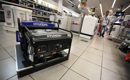 En Musimundo, un grupo electrógeno cerca de los lavarropas