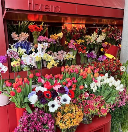 En Nequi, los ramos artesanales pueden llegar a los 350 mil pesos si tienen tulipanes