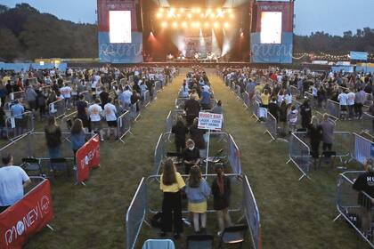 En Newcastle, Inglaterra, un espacio para conciertos de 40.000 personas se parceló en 500 plataformas para no más de cinco