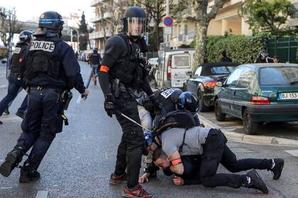 En Niza se vivieron escenas de tensión y represión