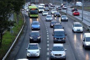 Así se vive en Noruega, el reino de los autos eléctricos donde ahora faltan cargadores