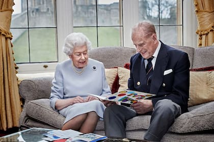 En noviembre de 2020 fue la última fotografía de Felipe, donde recibieron una tarjeta de sus bisnietos, el príncipe George, la princesa Charlotte y el príncipe Louis