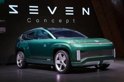 En noviembre de 2021, un adelanto del SUV fue presentado bajo el nombre Hyundai Seven Concept en el Salón del Automóvil de Los Angeles