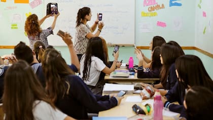 En nuestro país, sólo un maestro de cada 10 probó usar el celular como parte del proceso pedagógico este año