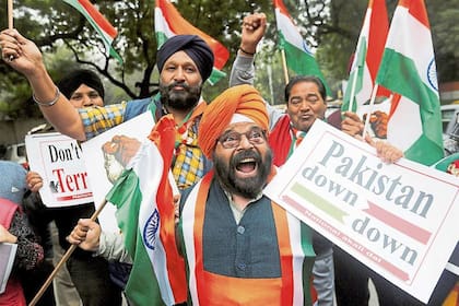 En Nueva Delhi, festejos por los ataques de la India