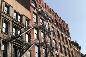 La trágica razón por la que los edificios de Nueva York tienen escaleras en su exterior