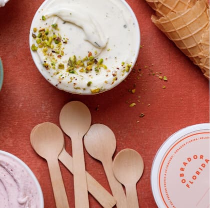Sabores clássicos de sorvete versus sabores inovadores, laticínios ou beterraba? 27 En Obrador Florida proponen sabores que toman distancia del concepto de “clásico”: queso de cabra con grosellas, caña de azúcar y crema de jengibre con castañas de cajú