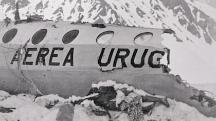 En octubre de 1972 un avión de la Fuerza Aérea Uruguaya se estrelló contra la cordillera de los Andes
