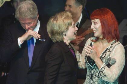 En octubre de 2000, durante el cumpleaños de Hillary Clinton, a quien apoyaría con fuerza en la campaña presidencial contra Trump