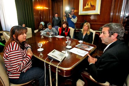 En octubre de 2008, Julio Cobos recibió a Maria Elena Delgado, mamá de Sofía Herrera