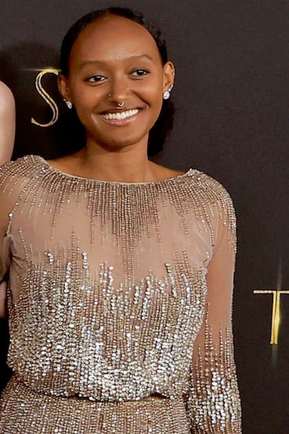 En octubre de 2021, Zahara Jolie-Pitt asistió a la premiere de Eternals, en Los Ángeles, California, con un vestido firmado por Elie Saab que su mamá había usado siete años antes, en los Oscar de 2014