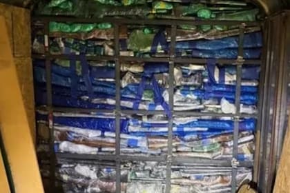 En octubre, el ICE y la CBP incautaron 400 armas de fuego en el Puerto de Laredo