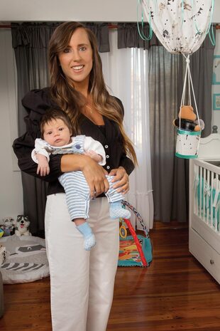 En octubre, Estefanía Pasquini nos recibió con su bebé, Emilio Cormillot, en su casa de Vicente López. 