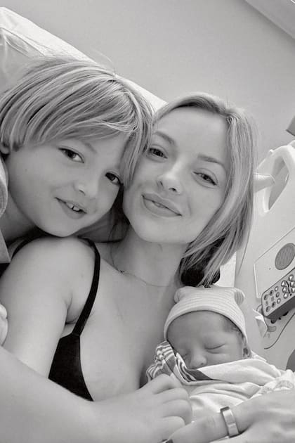 En octubre pasado, Francesca junto a su bebé recién nacido y el mayor de sus herederos, Titan