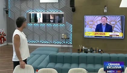 En offside: Juan Pablo observando el programa Cortá por Lozano